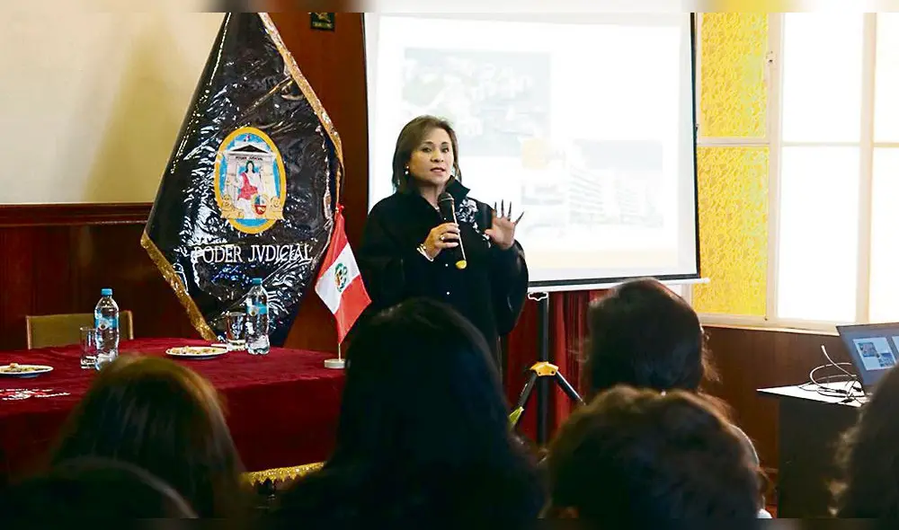 colombiana. Especialista Sara Salazar capacitó a jueces. colombiana. Especialista Sara Salazar capacitó a jueces.