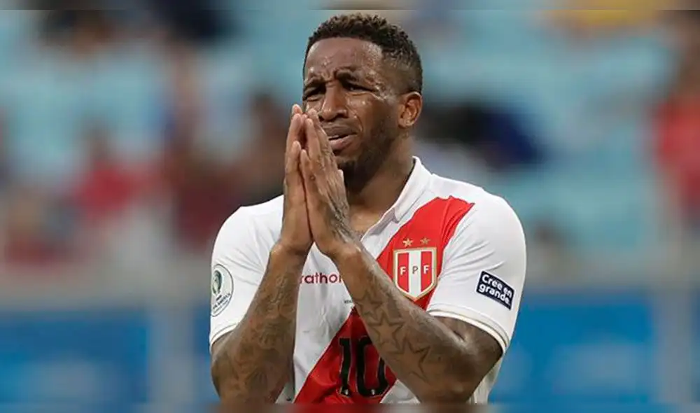 La modelo solicitó intervención ministerial por los daños psicológicos que le causan las acciones de su expareja.