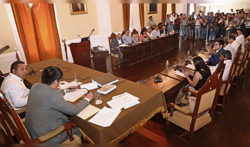 Sesión concejo en Trujillo.