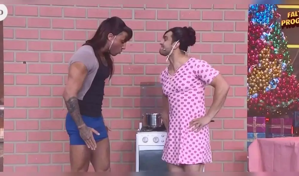 Los competidores se jugaron de manos en escena de "Charito y Reina Pachas".