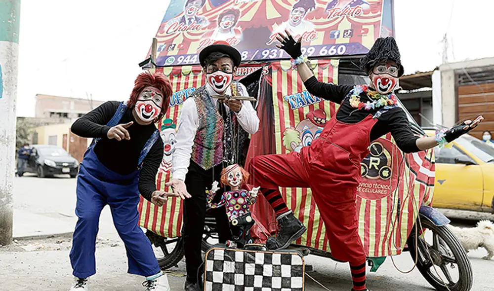 Cachupines. Además de chistes, hacen shows con marionetas. Foto: Aldair Mejía.