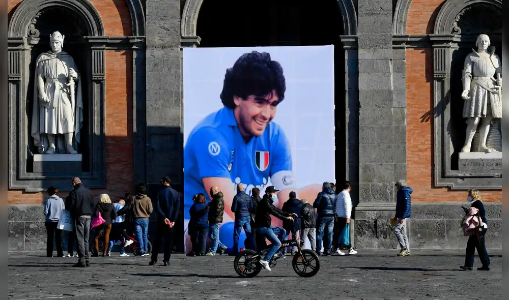 Diego Armando Maradona falleció el miércoles 27 de noviembre producto de un paro cardiaco. Foto: EFE/CIRO FUSCO. Diego Armando Maradona falleció el miércoles 27 de noviembre producto de un paro cardiaco. Foto: EFE/CIRO FUSCO.