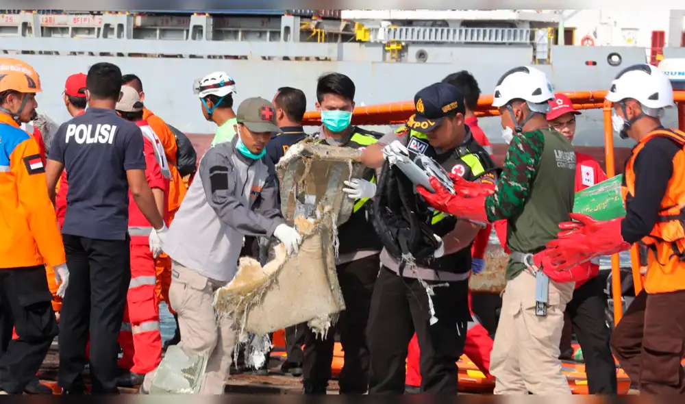 Avión de Lion Air en Indonesia se estrella con 189 personas [VIDEO]