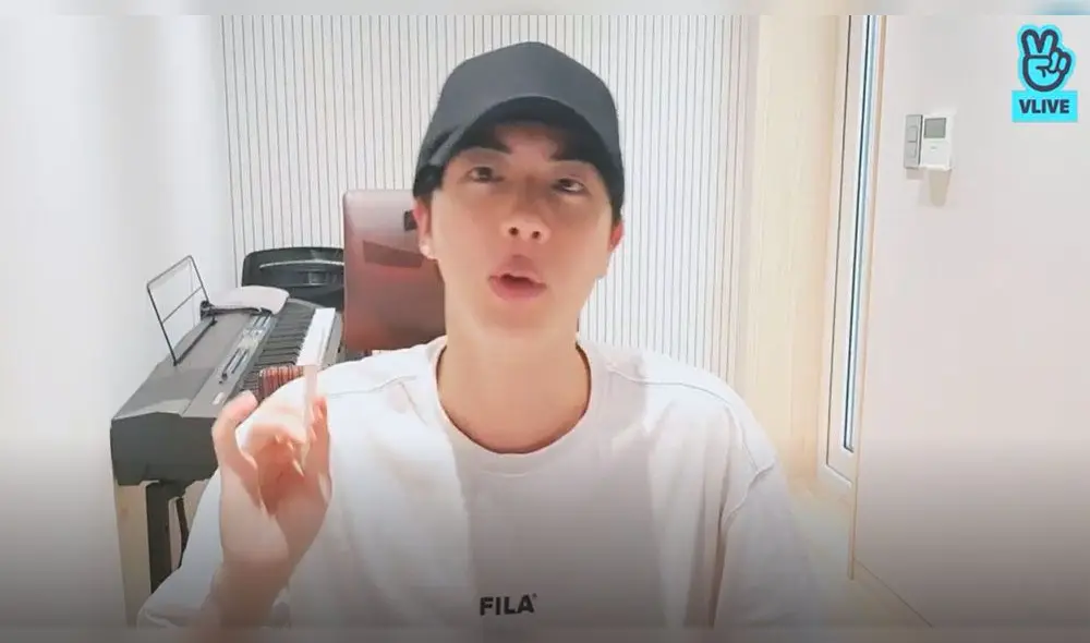 Desliza para ver más fotos de Jin de BTS. Créditos: V Live