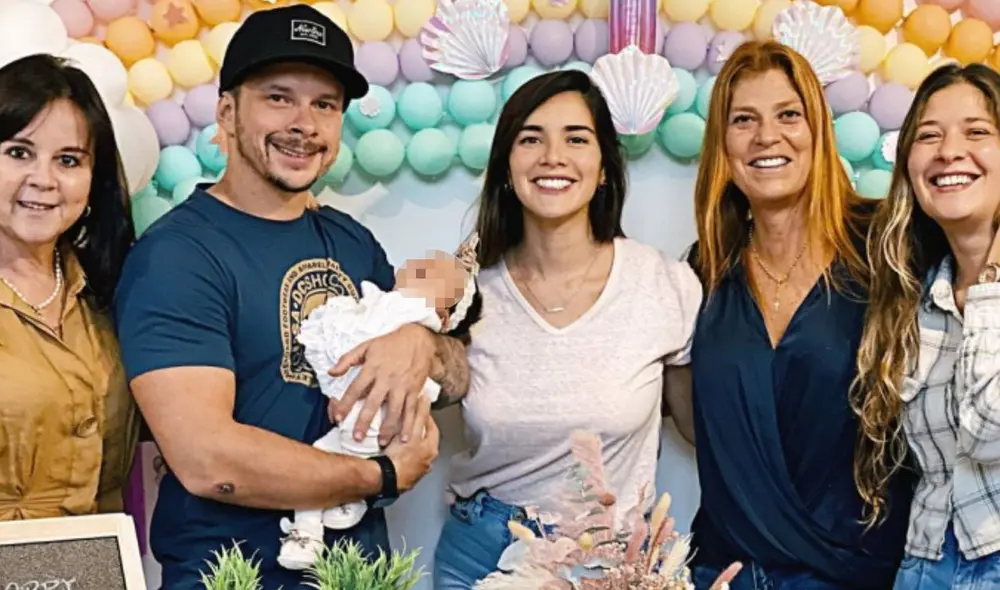 Korina Rivadeneira y Mario Hart bautizan a su hija. Foto: Instagram Korina Rivadeneira y Mario Hart bautizan a su hija. Foto: Instagram
