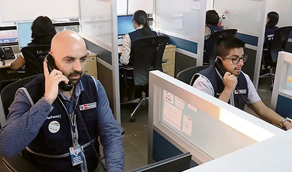 Comunicación. Especialistas del Minsa atienden llamadas las 24 horas del día. Foto: MINSA Comunicación. Especialistas del Minsa atienden llamadas las 24 horas del día. Foto: MINSA