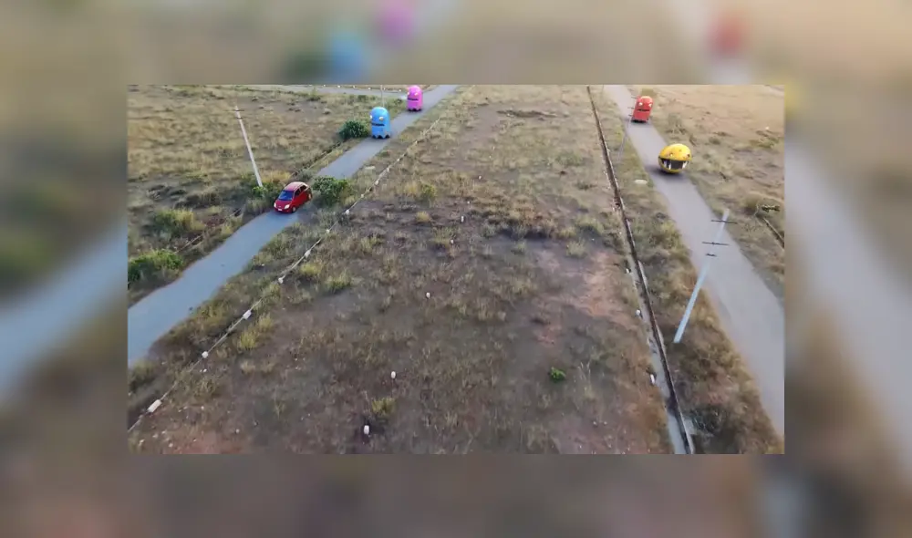 Escapar de los fantasmas, recoger fruta y un bar temático de los ochenta es lo que ofrece un laberinto de Pac-Man de tamaño real.