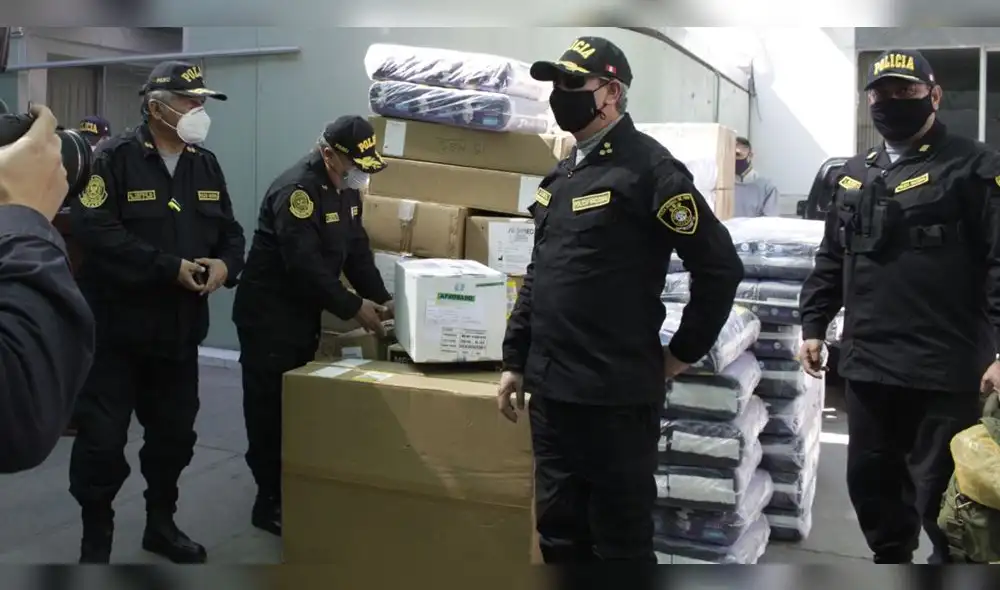 Inspector General de la Policía, hizo la entrega de equipos para el hospital policial de Arequipa. Inspector General de la Policía, hizo la entrega de equipos para el hospital policial de Arequipa.