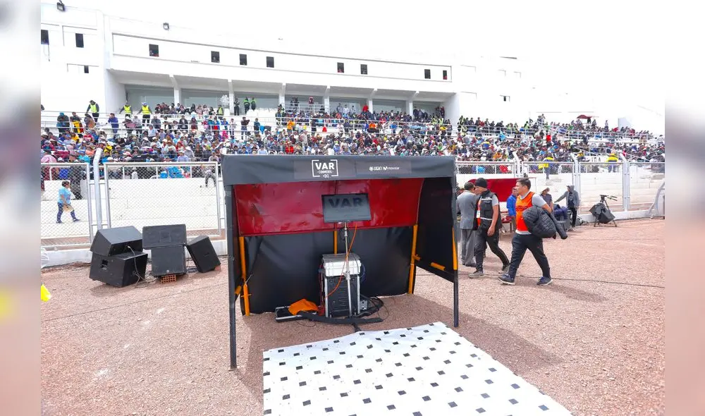 La novedad en este partido fue la utilización del VAR.