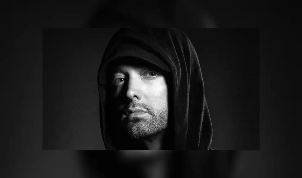 Eminem lanzó su primer álbum de estudio Infinite en 1996, pero recién se hizo popular en 1999 con su segundo álbum The Slim Shady LP, el cual ganó un premio Grammy por Mejor Álbum de Rap. Eminem lanzó su primer álbum de estudio Infinite en 1996, pero recién se hizo popular en 1999 con su segundo álbum The Slim Shady LP, el cual ganó un premio Grammy por Mejor Álbum de Rap.