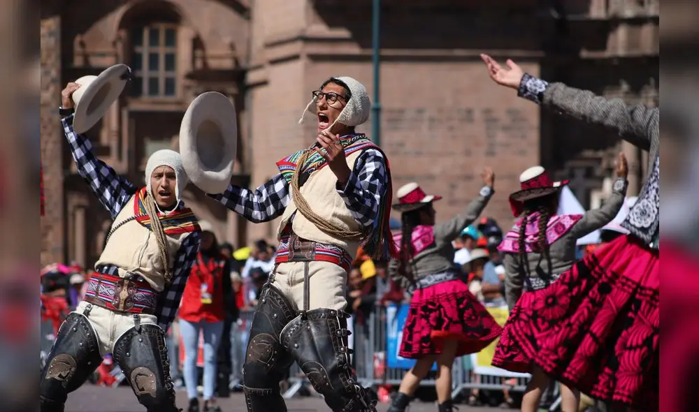 Cusco: Universidad Global y 22 institutos bailaron por el mes jubilar de la ciudad imperial [FOTOS]