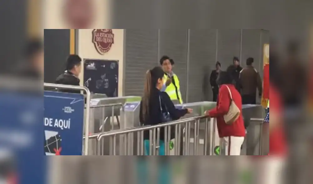 Mafias cobran a pasajeros del Metro de Lima para hacerlos pasar sin hacer cola [VIDEO]