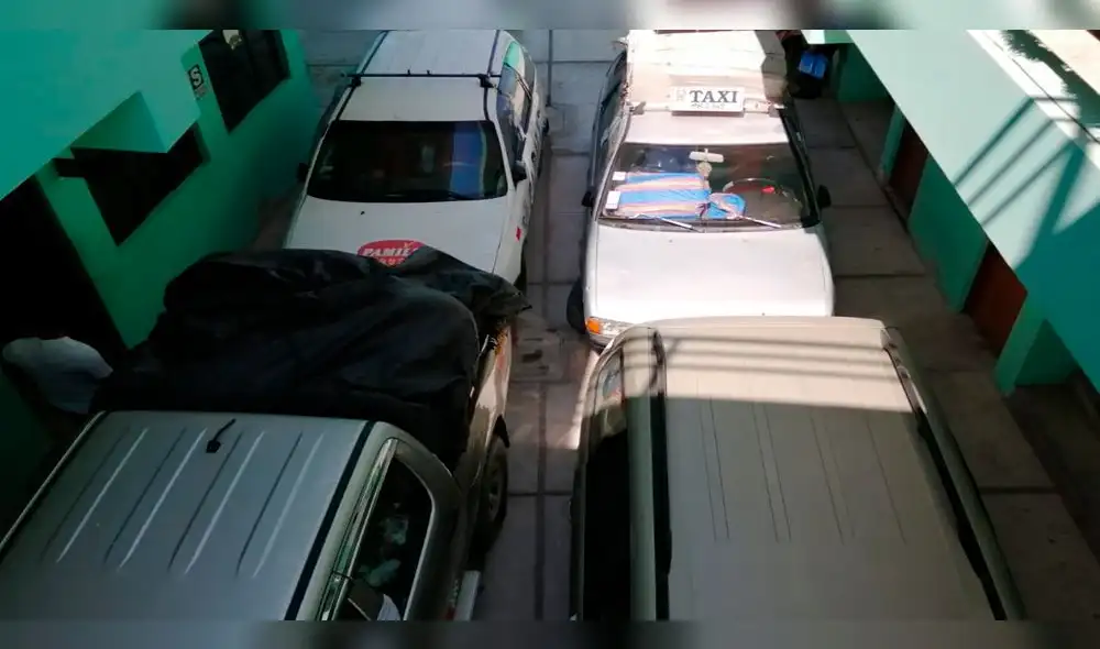 Tras intervención, se encontró casacas, licores, zapatillas, entre otros artículos de contrabando. Fueron detenidas nueve personas. Tras intervención, se encontró casacas, licores, zapatillas, entre otros artículos de contrabando. Fueron detenidas nueve personas.