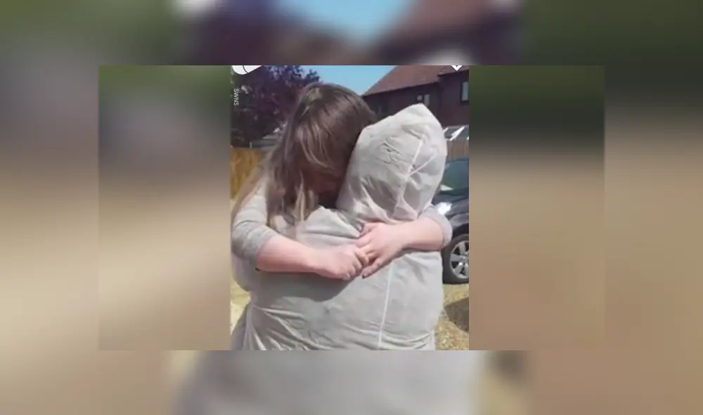 A través de Facebook se hizo viral el tierno reencuentro entre una madre y su hija.