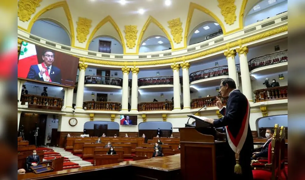 Martín Vizcarra dando su mensaje a la nación en un hemiciclo casi vacío. Foto: Presidencia.