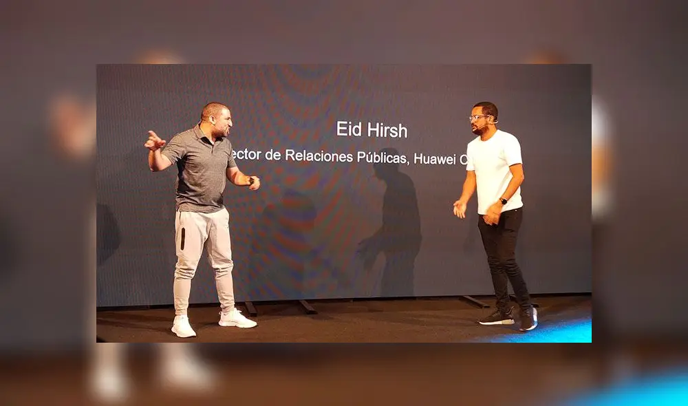 Eid Hirsh, director de Relaciones Públicas de Huawei, y el  conductor de TV Franco Cabrera.