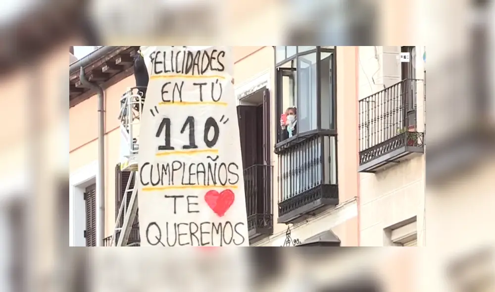 A través de YouTube se hizo viral el momento en que un bombero le lleva una enorme sorpresa a su abuela.