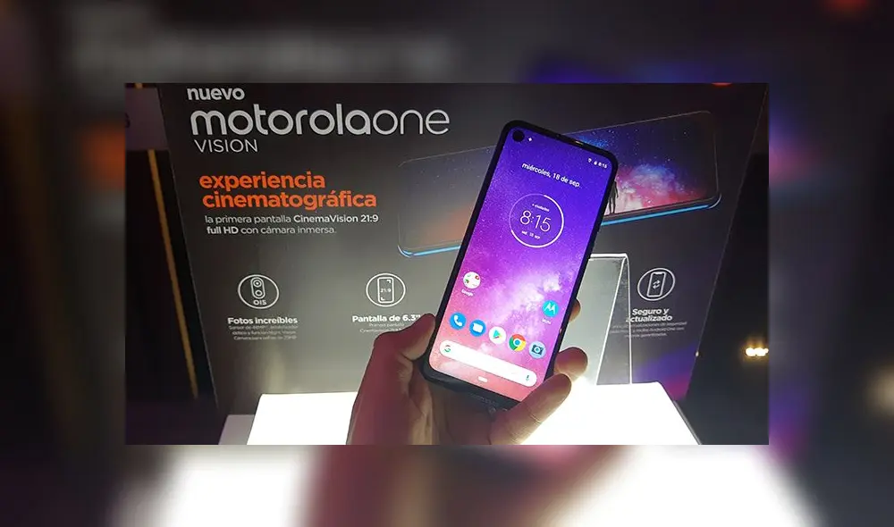Desliza para conocer más detalles del Motorola One Vision. Foto: Daniel Robles.