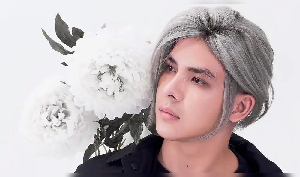 Denis Dang es un modelo y director creativo de ascendencia americana. Denis Dang es un modelo y director creativo de ascendencia americana.