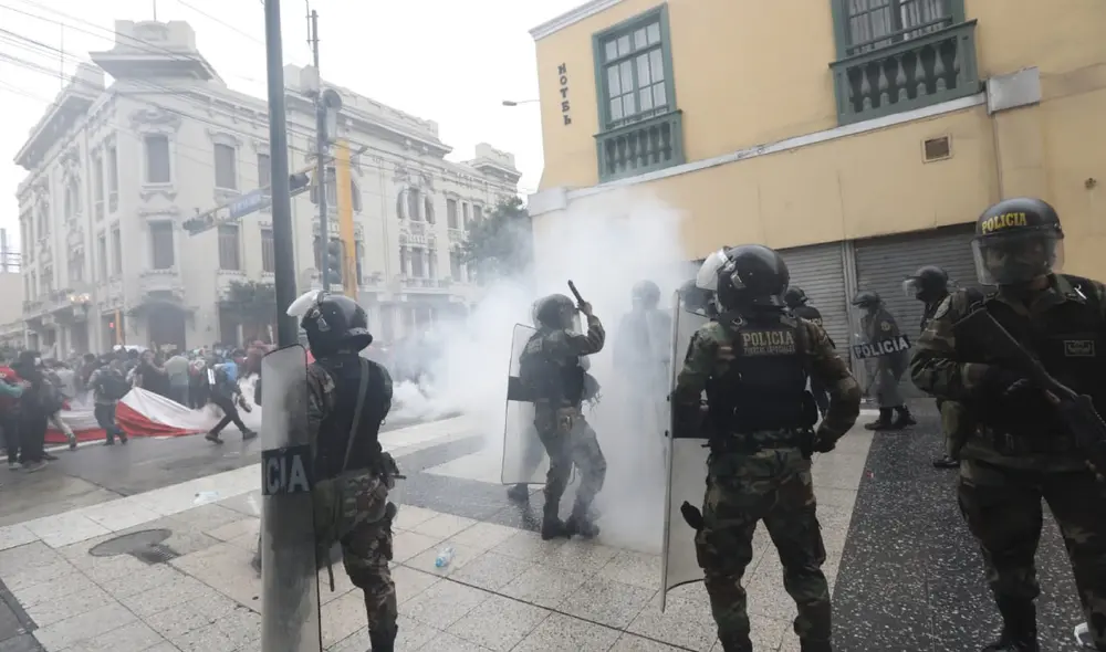 Enfrentamientos en Jirón de la Unión. Foto: Jorge Cerdán/La República