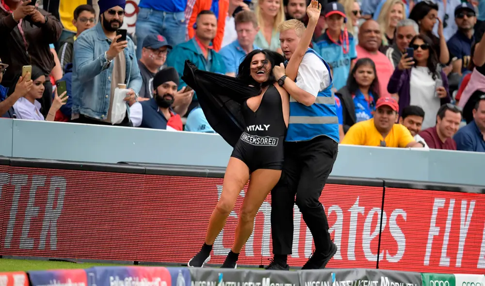 Suegra de Kinsey Wolanski invadió final del Mundial de Críquet [VIDEO]