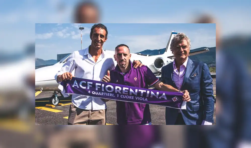 Franck Ribéry viajó hasta Florencia para estampar su firma por la Fiorentina. Franck Ribéry viajó hasta Florencia para estampar su firma por la Fiorentina.
