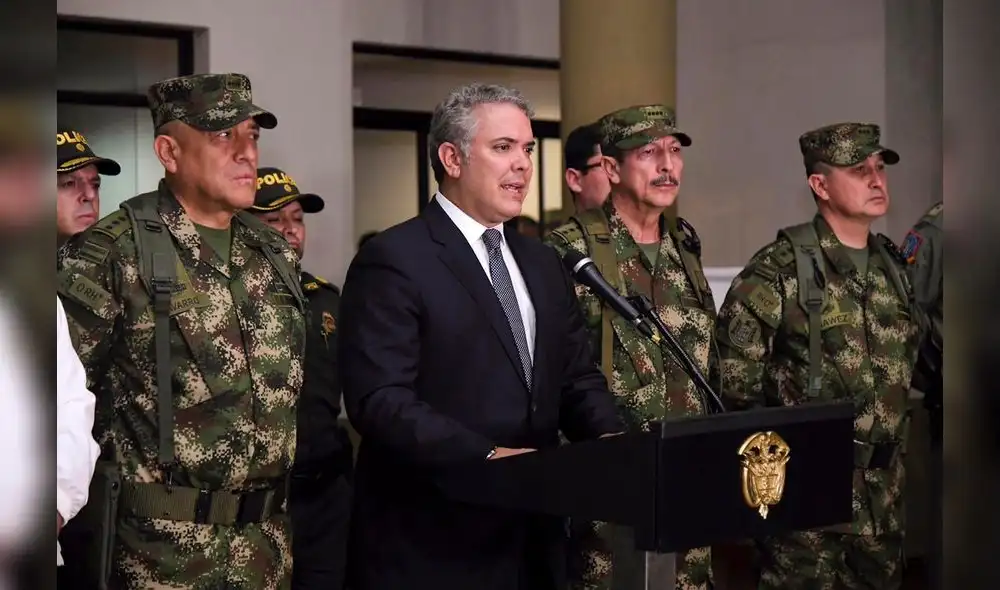Handout picture released by the Colombian presidency's press office shows Colombian President Ivan Duque (C) speaking on September 12, 2019, in Popayan, Colombia, about the death of aka "Alonso", a dissident of the dissolved FARC guerrillas, during a military operation, responsible for the murder of Karina Garcia, a candidate for mayor of Para mi, Nicolás Maduro es el Slobodan Milosevic de América Latina, dijo Duque. Foto: AFP. Handout picture released by the Colombian presidency's press office shows Colombian President Ivan Duque (C) speaking on September 12, 2019, in Popayan, Colombia, about the death of aka "Alonso", a dissident of the dissolved FARC guerrillas, during a military operation, responsible for the murder of Karina Garcia, a candidate for mayor of Para mi, Nicolás Maduro es el Slobodan Milosevic de América Latina, dijo Duque. Foto: AFP.