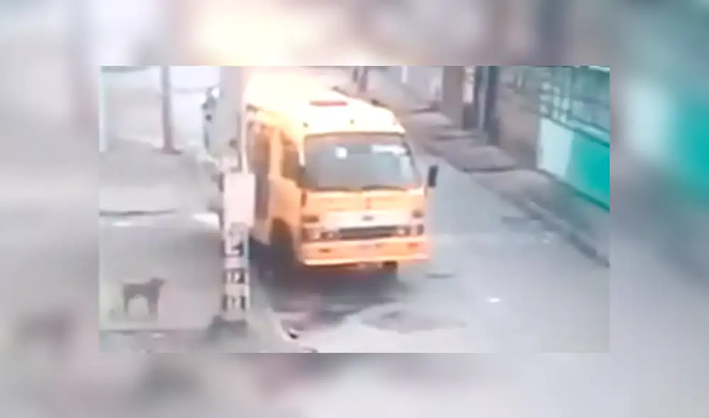 YouTube viral: graban momento exacto en que bus retrocede, sin que haya chofer [VIDEO]