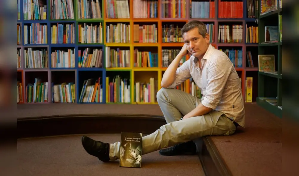 Santiago Roncagliolo en su hábitat. Foto: HERNAN HERNANDEZ KCOMT