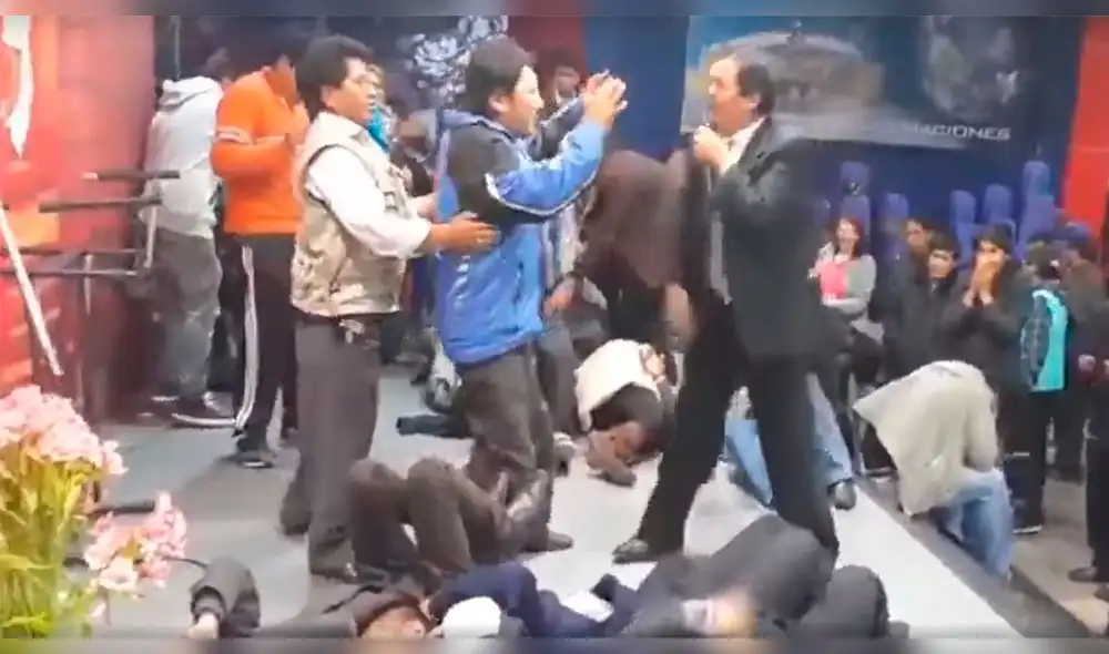 Vía Facebook: chicos quieren desenmascarar a pastor de iglesia y reciben terrible lección [VIDEO]