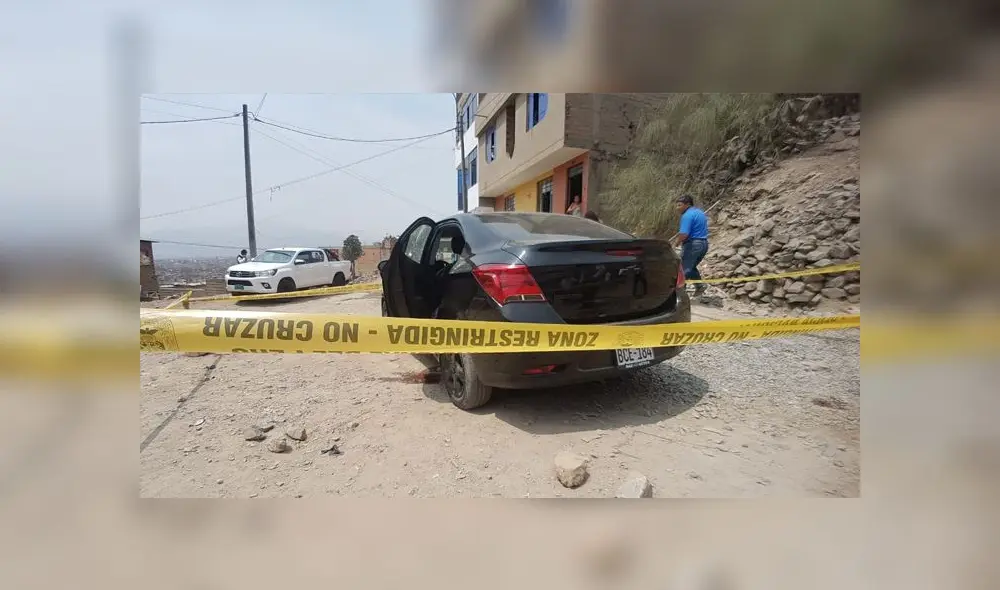 Peritos de criminalística se encuentran en la zona.