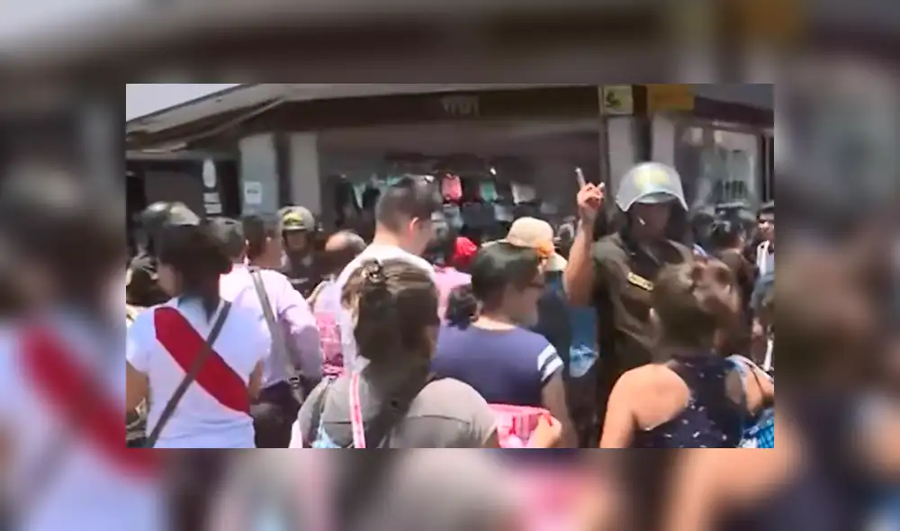 Gamarra: personas continúan haciendo largas colas para ingresar [VIDEO]