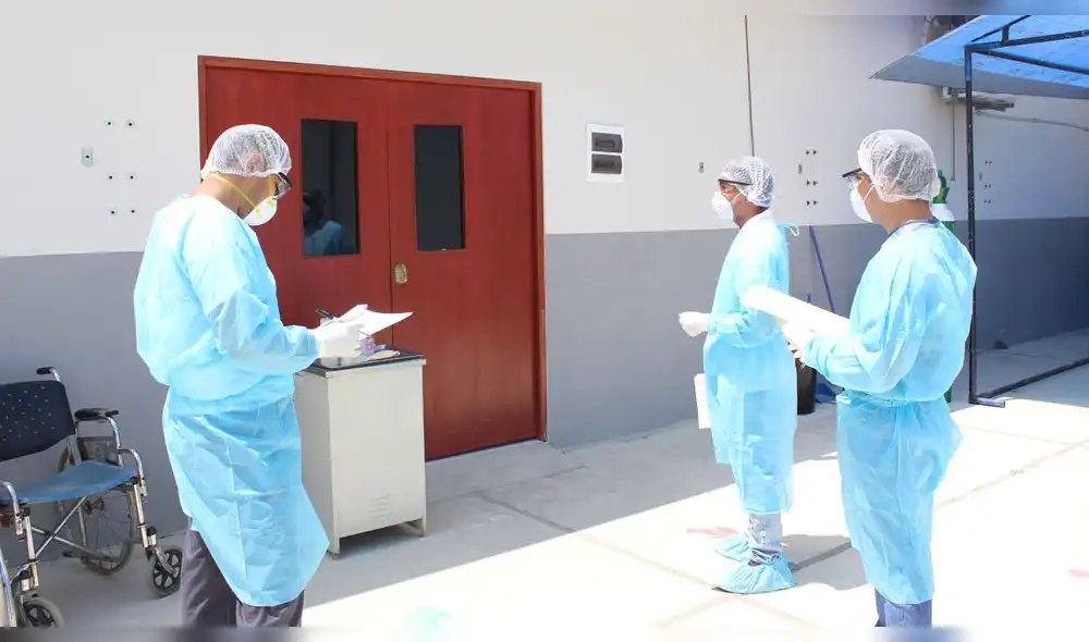 Personal de la Contraloría en el hospital de Tumbes Personal de la Contraloría en el hospital de Tumbes