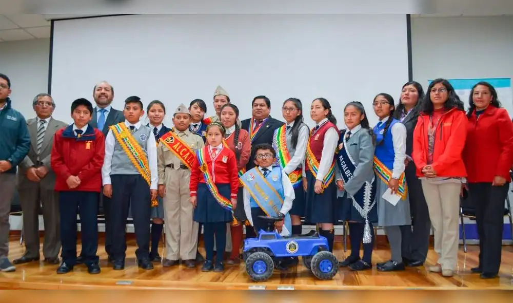 Escolares de Cusco darán aporte sobre políticas que autoridades deben implementar Escolares de Cusco darán aporte sobre políticas que autoridades deben implementar