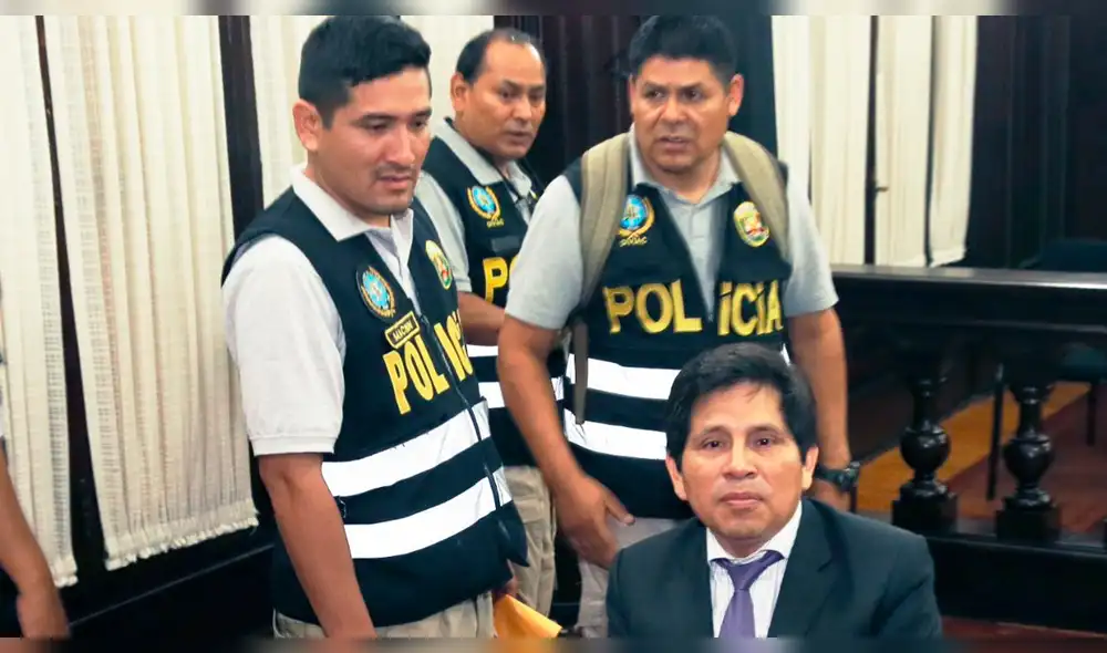 Detenido fiscal Abel Concha fue trasladado a la Prefectura de Lima [VIDEO]