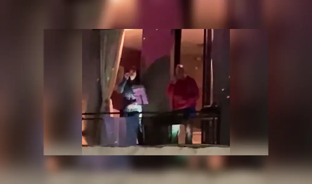 Desliza a la izquierda para ver más imágenes del concierto en balcón que se hizo viral en Facebook. Desliza a la izquierda para ver más imágenes del concierto en balcón que se hizo viral en Facebook.