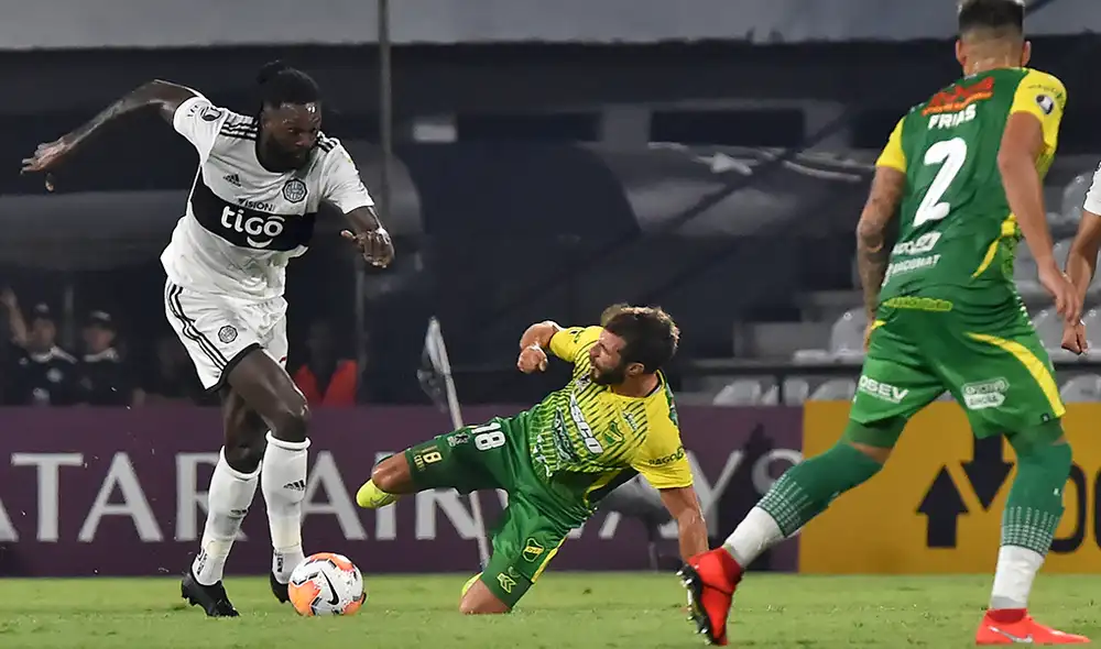 Emmanuel Adebayor juega en el Olimpia de Paraguay y ya tuvo minutos en la Copa Libertadores. | Foto: AFP Emmanuel Adebayor juega en el Olimpia de Paraguay y ya tuvo minutos en la Copa Libertadores. | Foto: AFP