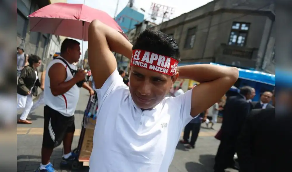 Largas colas para ingresar al velatorio de Alan García. [FOTOS]