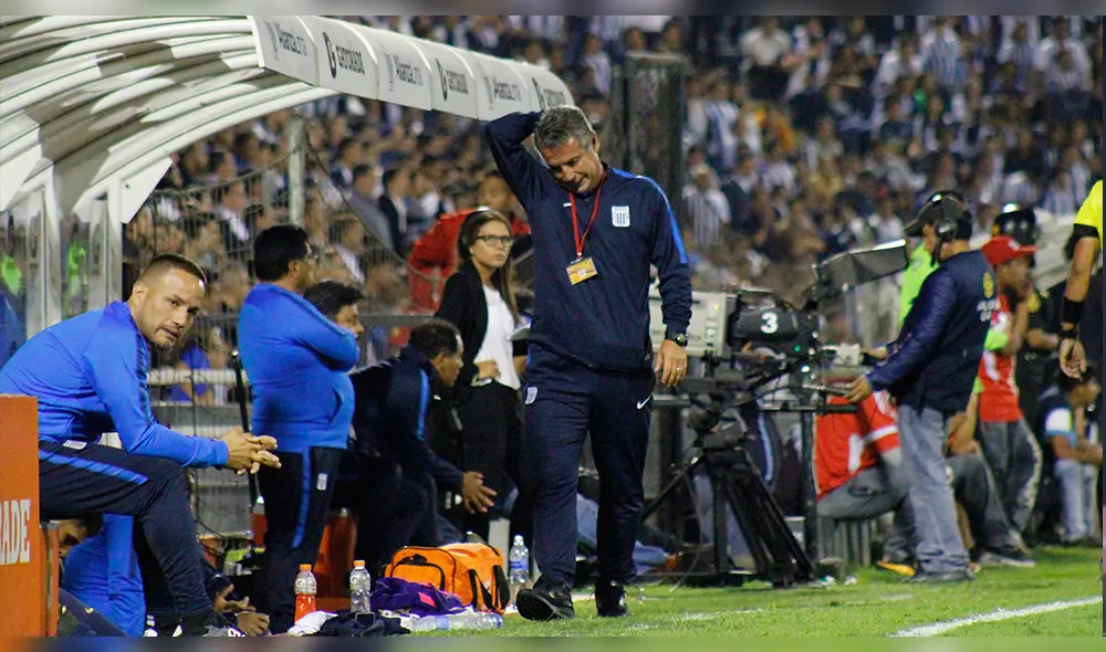 Alianza Lima vs Sporting Cristal: El gesto de frustración de Pablo Bengochea tras el tercer gol