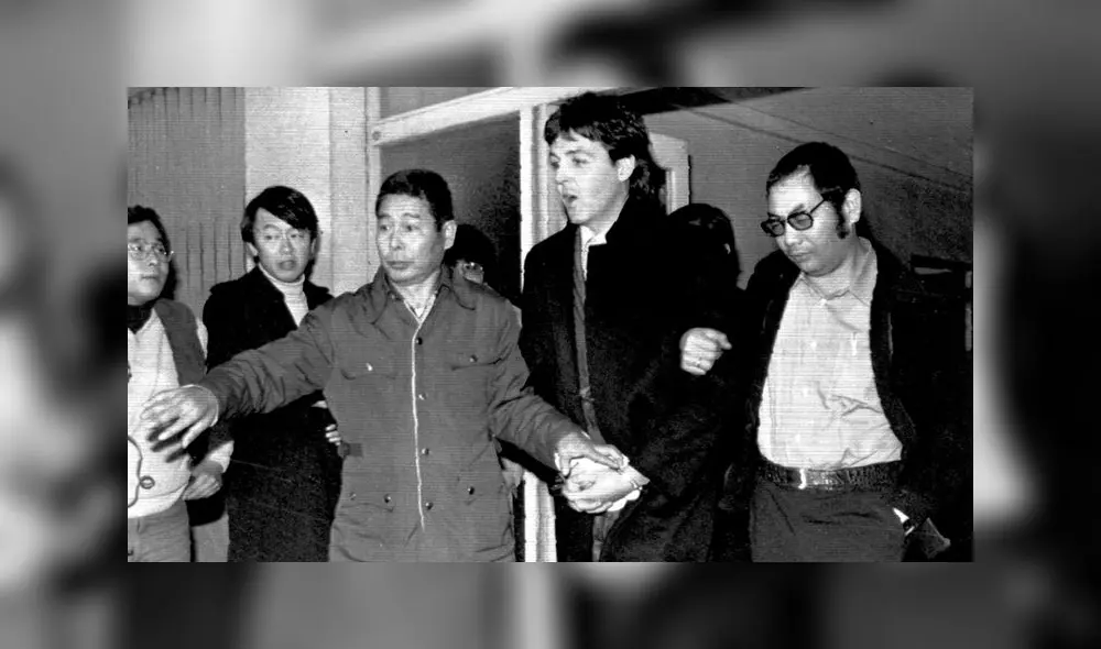 Paul McCartney fue detenido por la policía japonesa luego que hallaran marihuana en su maletín. Foto: AP/Infobae. Paul McCartney fue detenido por la policía japonesa luego que hallaran marihuana en su maletín. Foto: AP/Infobae.