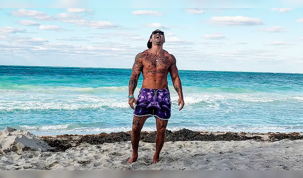 Diego Chávarri publica sugerente foto en su cama y fans enloquecen [FOTOS]