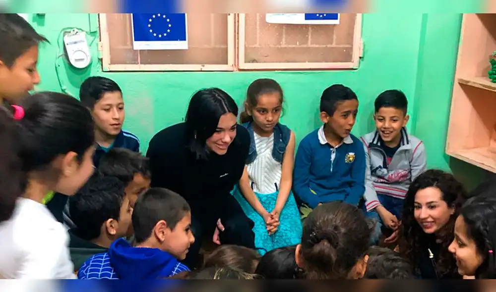 Dua Lipa visita a niños refugiados tras ejercer nuevo cargo internacional