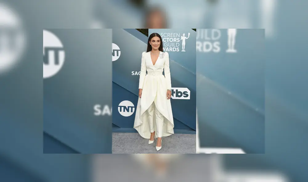 Millie Bobby Brown llevó un conjunto de seda blanco Louis Vuitton. (Foto: ¡Hola!)