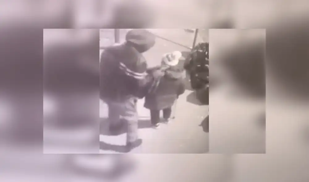Ladrón arroja al suelo de forma violenta a anciana para robarle su cartera y es liberado