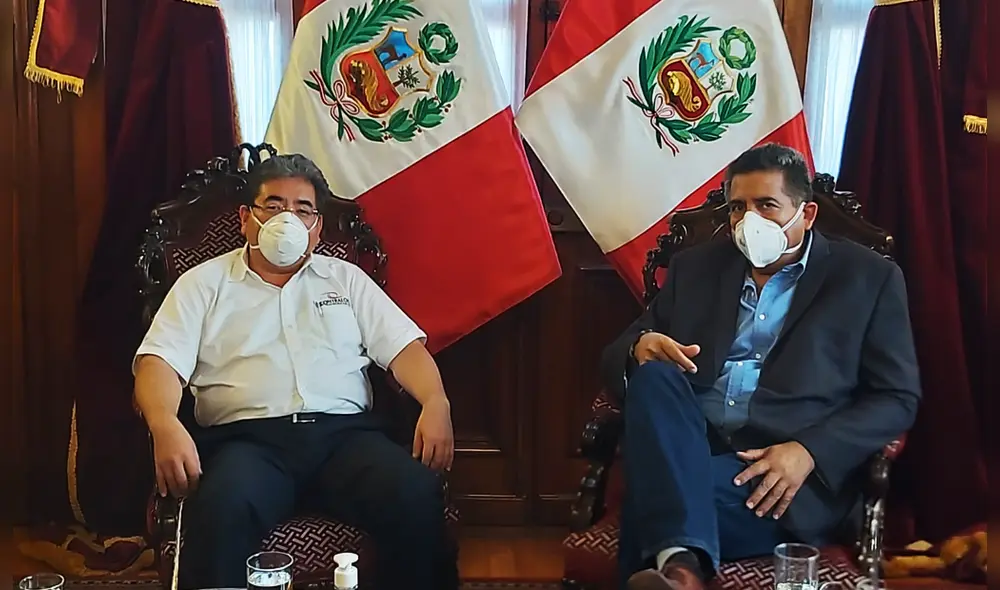 Contralor Nelson Shack junto al presidente del Congreso, Manuel Merino. Foto: Congreso.