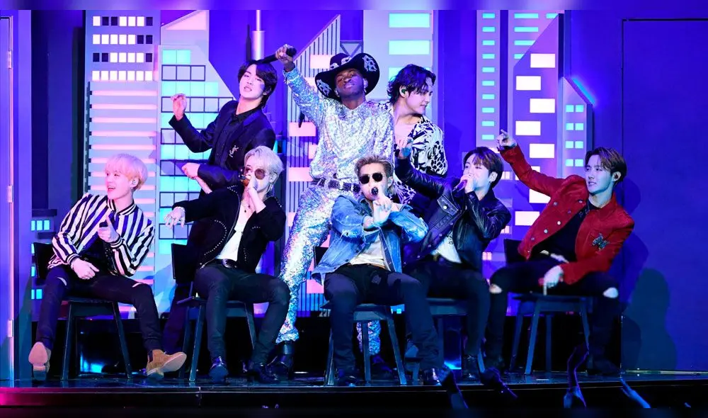 BTS durante su performance con Lil Nas X en el escenario de la 62 edición anual de los Premios GRAMMY en el  STAPLES Center.
