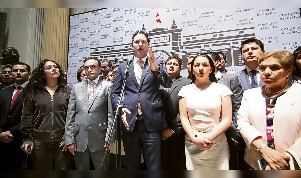 Bancadas exigen a Kuczynski que renuncie o lo vacan 