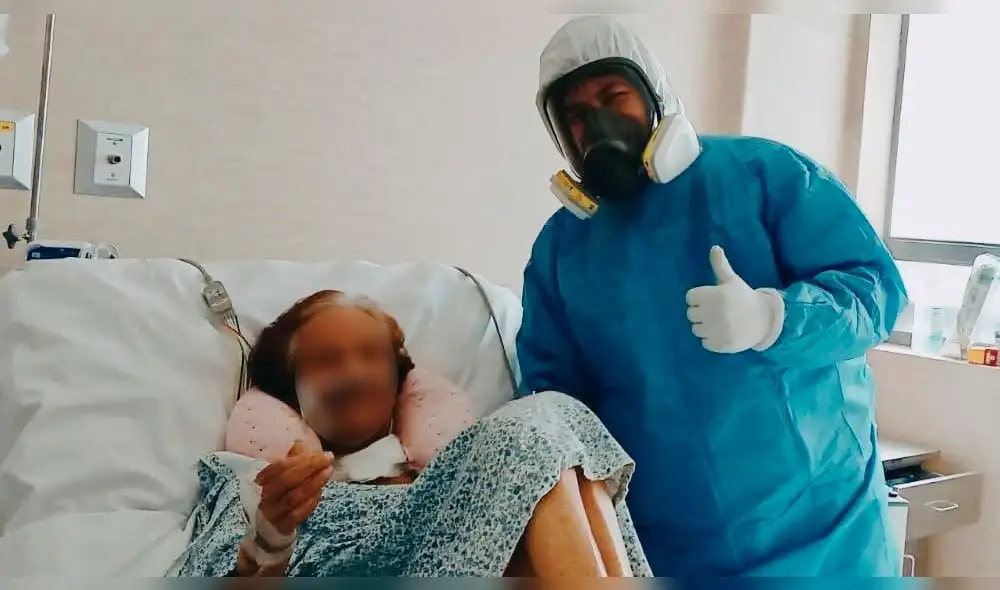 Julia agradeció los cuidados del personal de salud en UCI. Foto: Hospital Honorio Delgado. Julia agradeció los cuidados del personal de salud en UCI. Foto: Hospital Honorio Delgado.