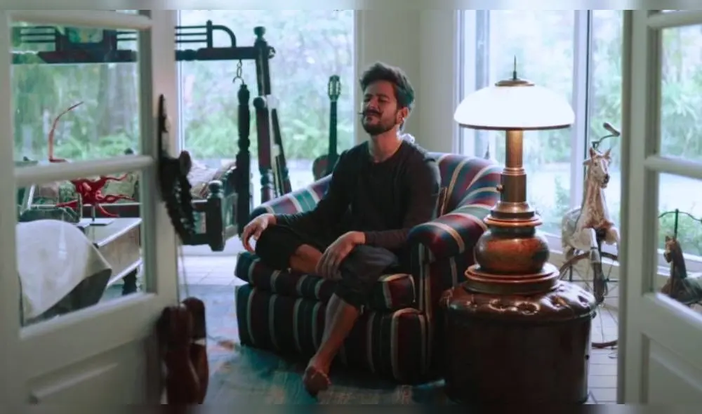 Camilo Echeverry resaltó el importante papel que tiene su pareja en su carrera artística y reveló que es ella quien aprueba todo el material discográfico. (Foto: Captura VEVO)