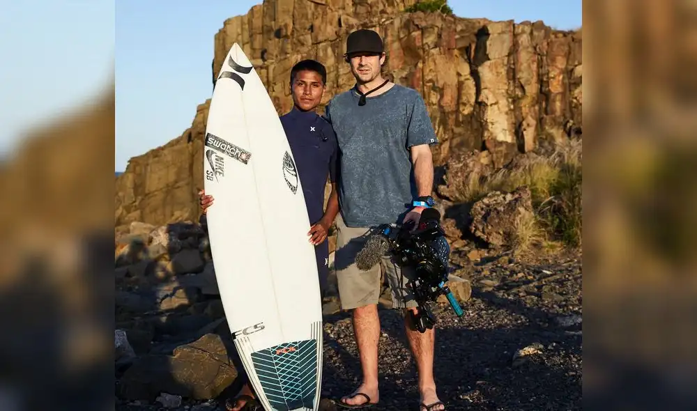 Junto al director británico Adam Brown, quien lo acompañó a varias competencias internacionales. Junto al director británico Adam Brown, quien lo acompañó a varias competencias internacionales.